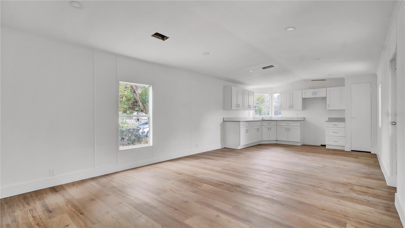Image 12 of 27 For 354 Center Drive