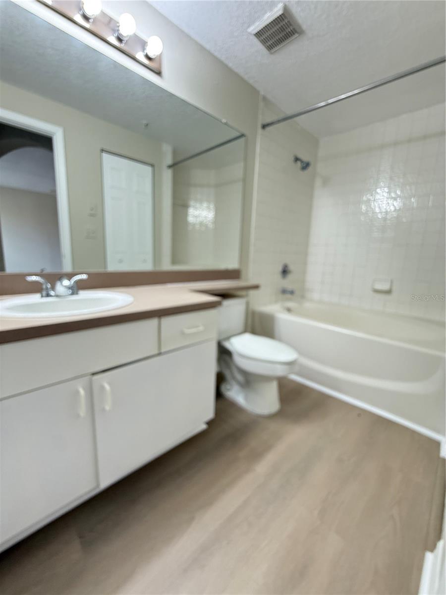 Image 9 of 10 For 5524 Metrowest Boulevard 312