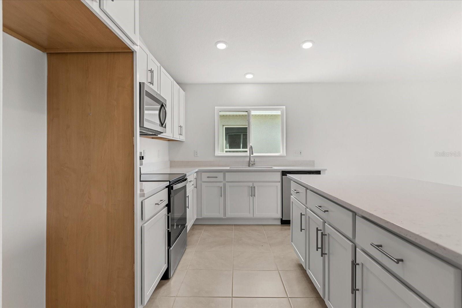 Image 4 of 20 For 204 Rivermill Way