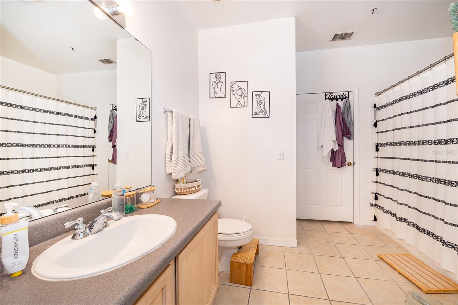 Image 14 of 16 For 6413 Astor Village Avenue 305