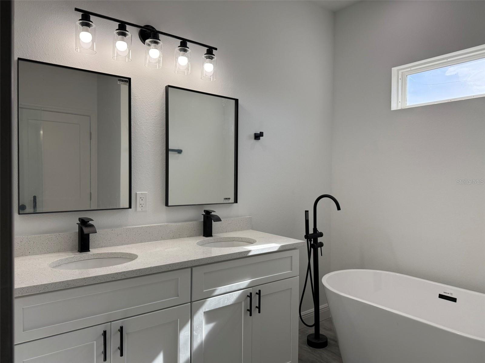 Image 12 of 26 For 3901 Sw 161st Loop