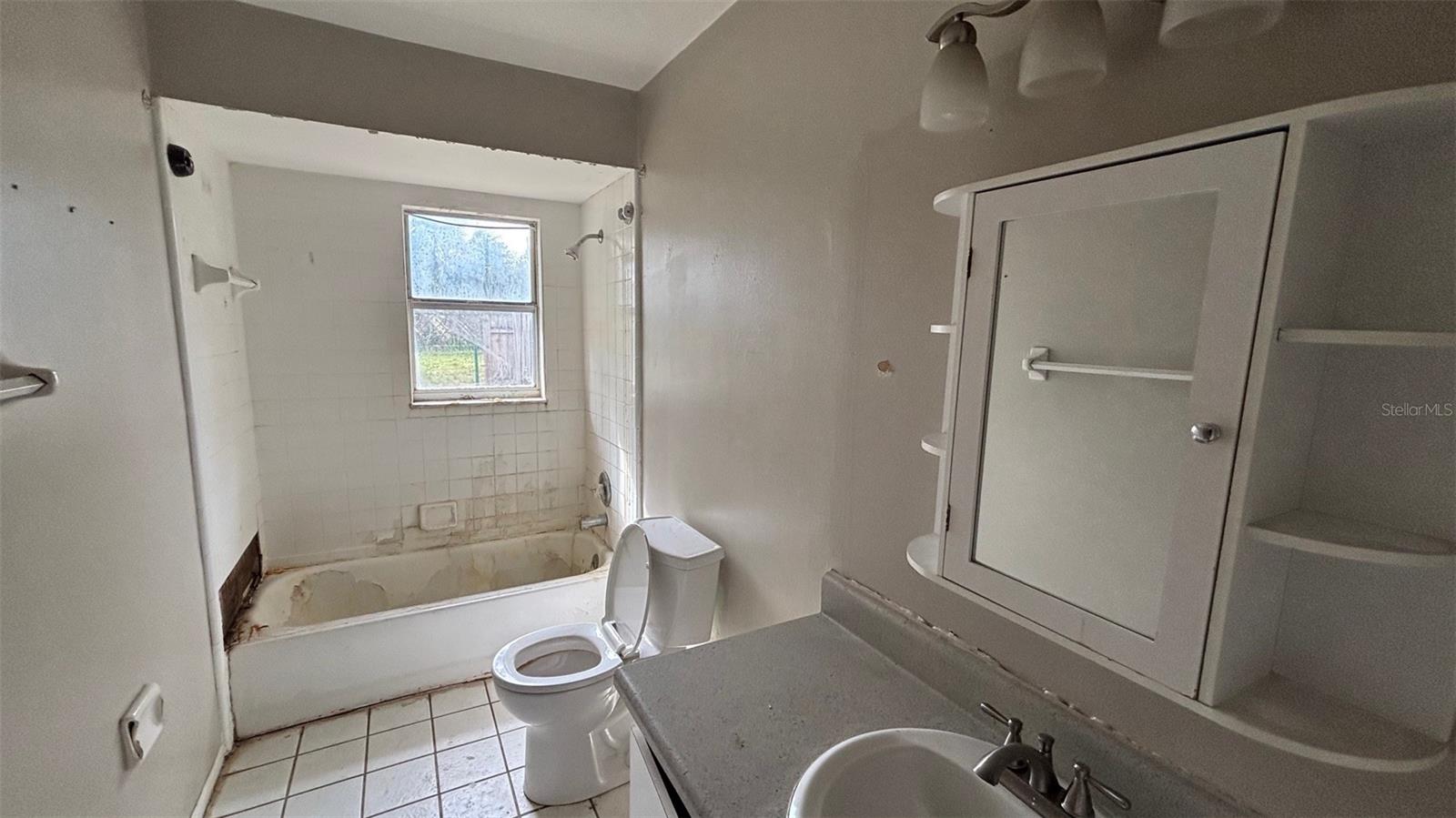 Image 10 of 14 For 990 Liskeard Avenue