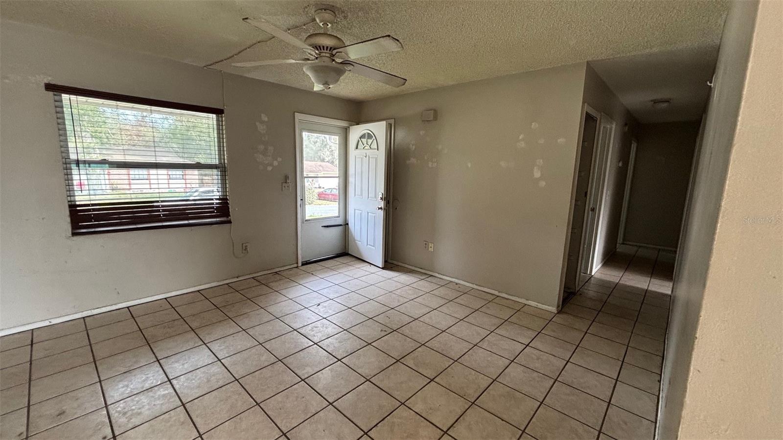 Image 11 of 14 For 990 Liskeard Avenue