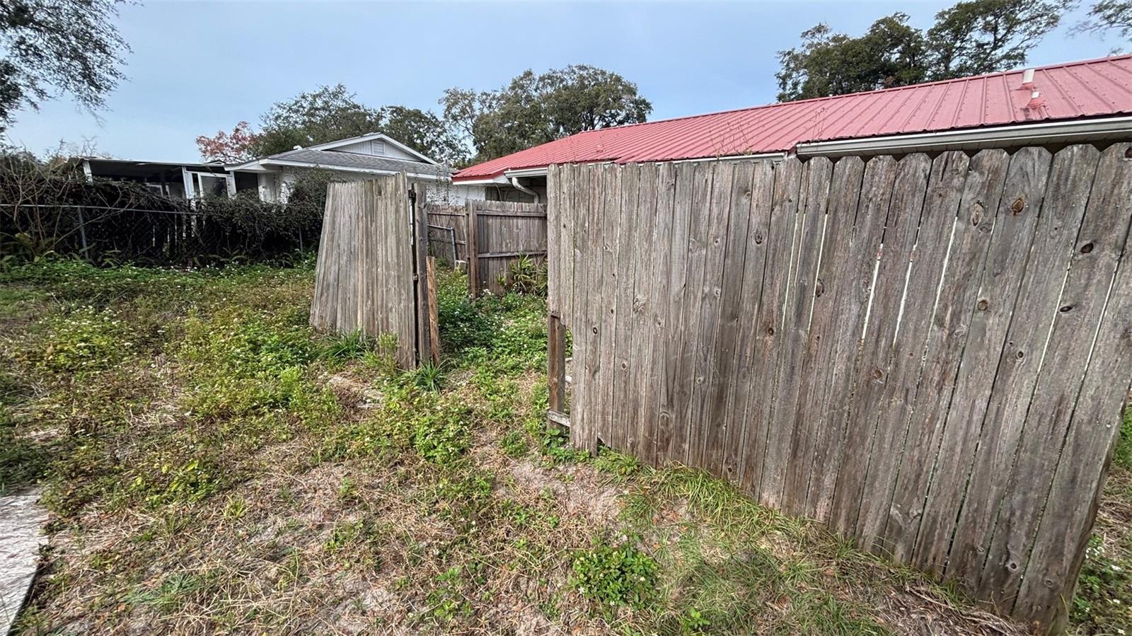 Image 5 of 14 For 990 Liskeard Avenue