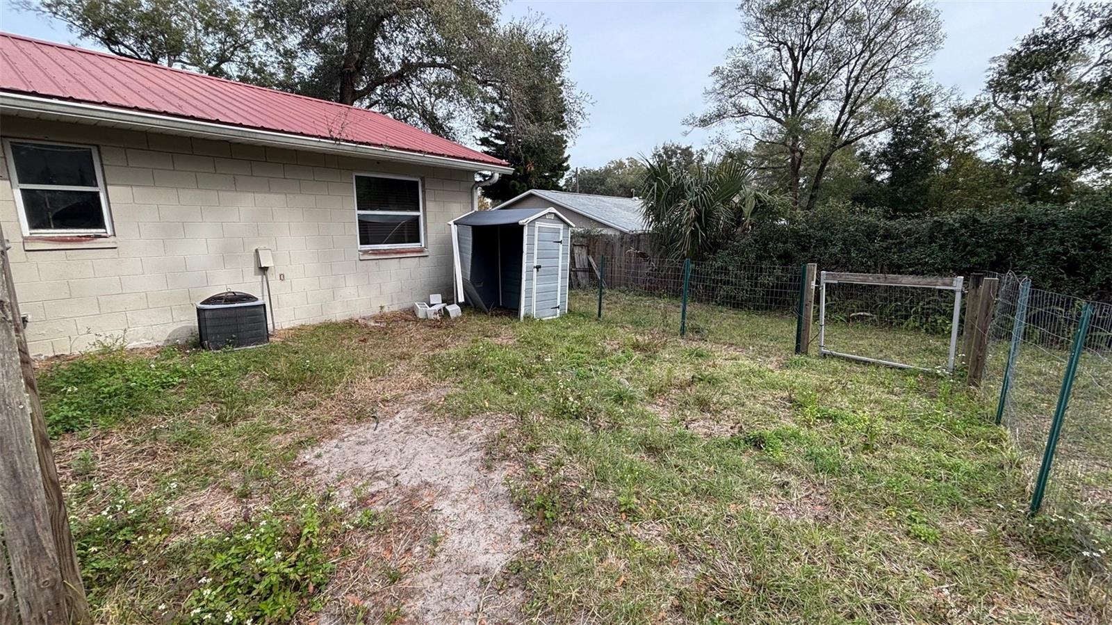 Image 6 of 14 For 990 Liskeard Avenue