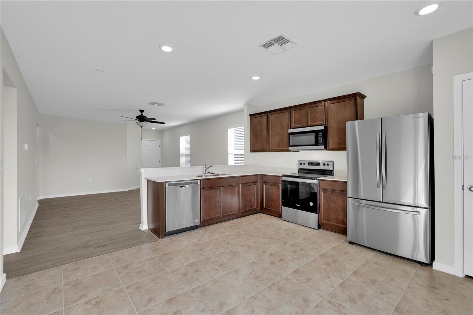 Image 3 of 10 For 7425 Catania Loop