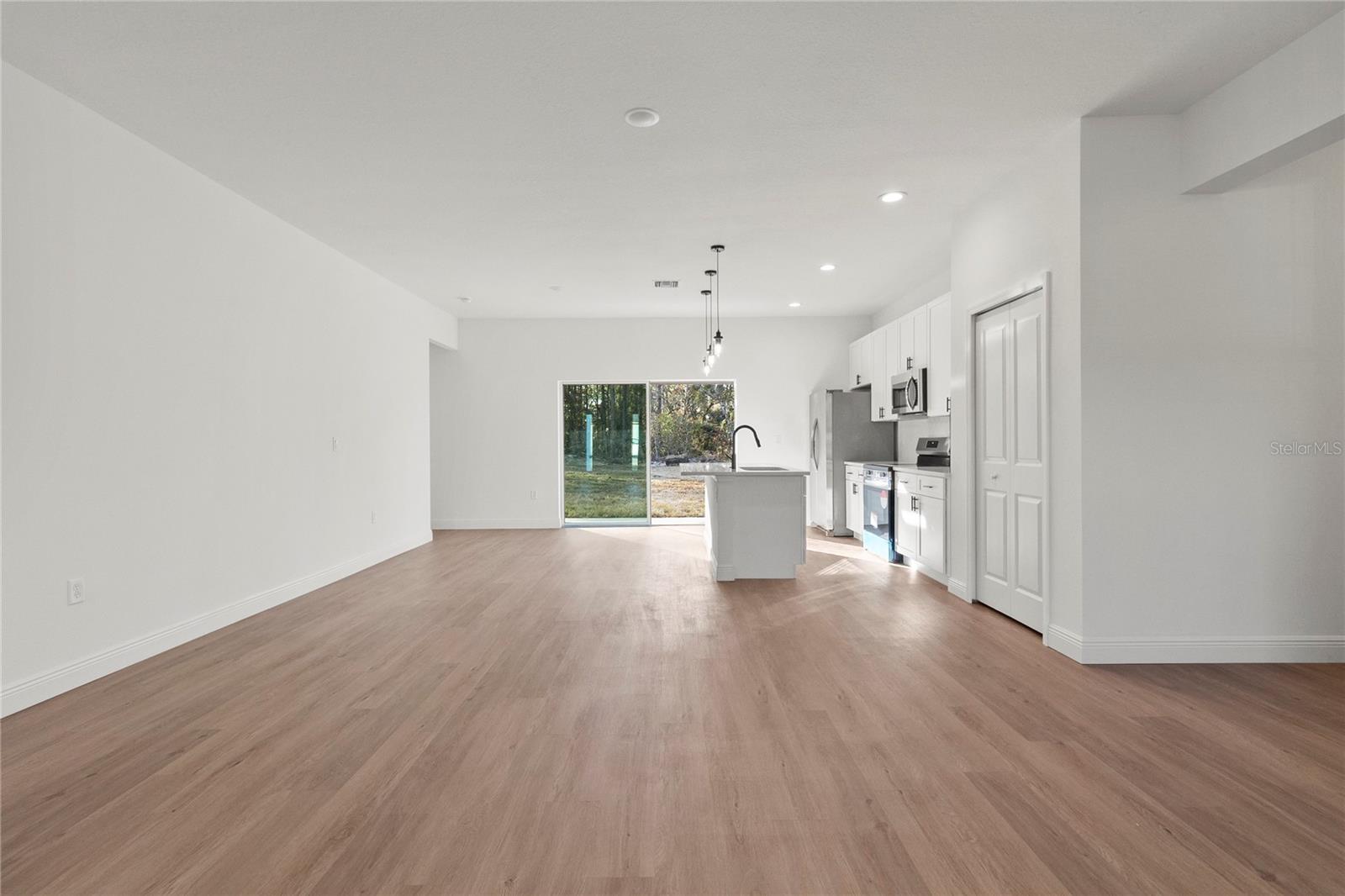 Image 4 of 25 For 17031 20th Court Road