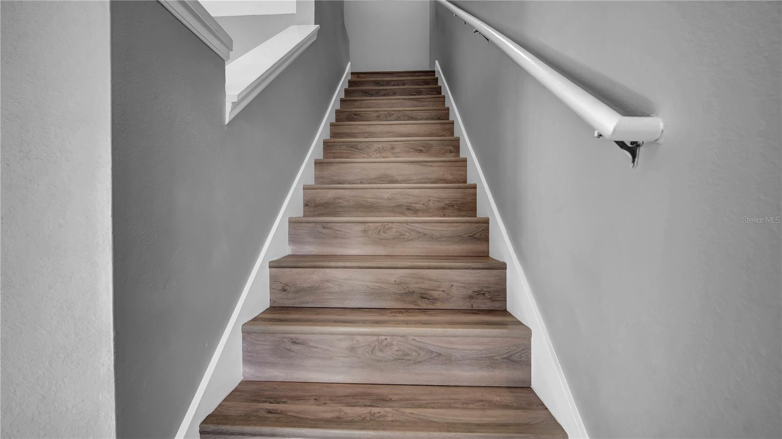 Image 18 of 42 For 1087 Park Ridge Circle