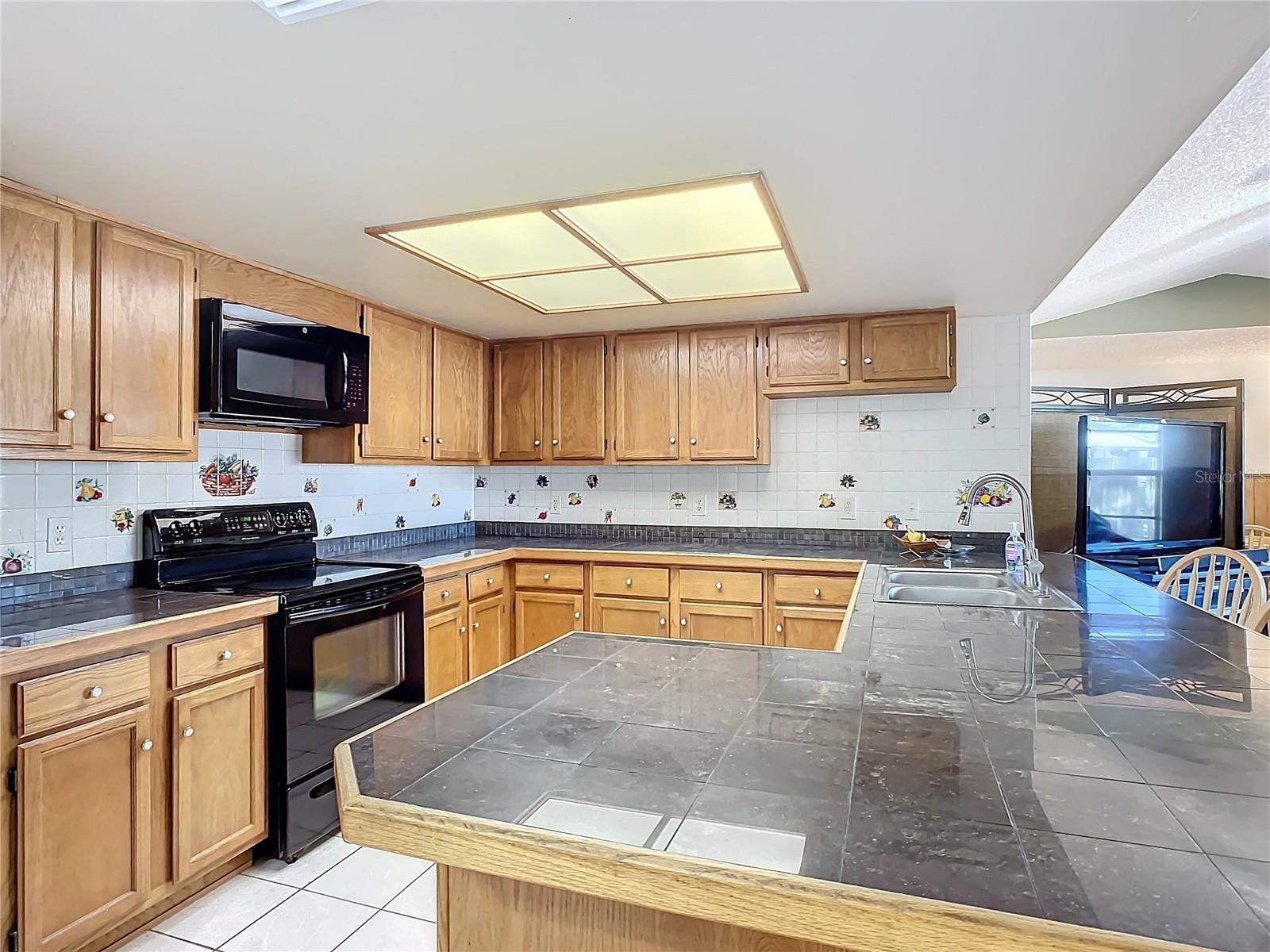 Image 21 of 56 For 2810 Summerfield Street