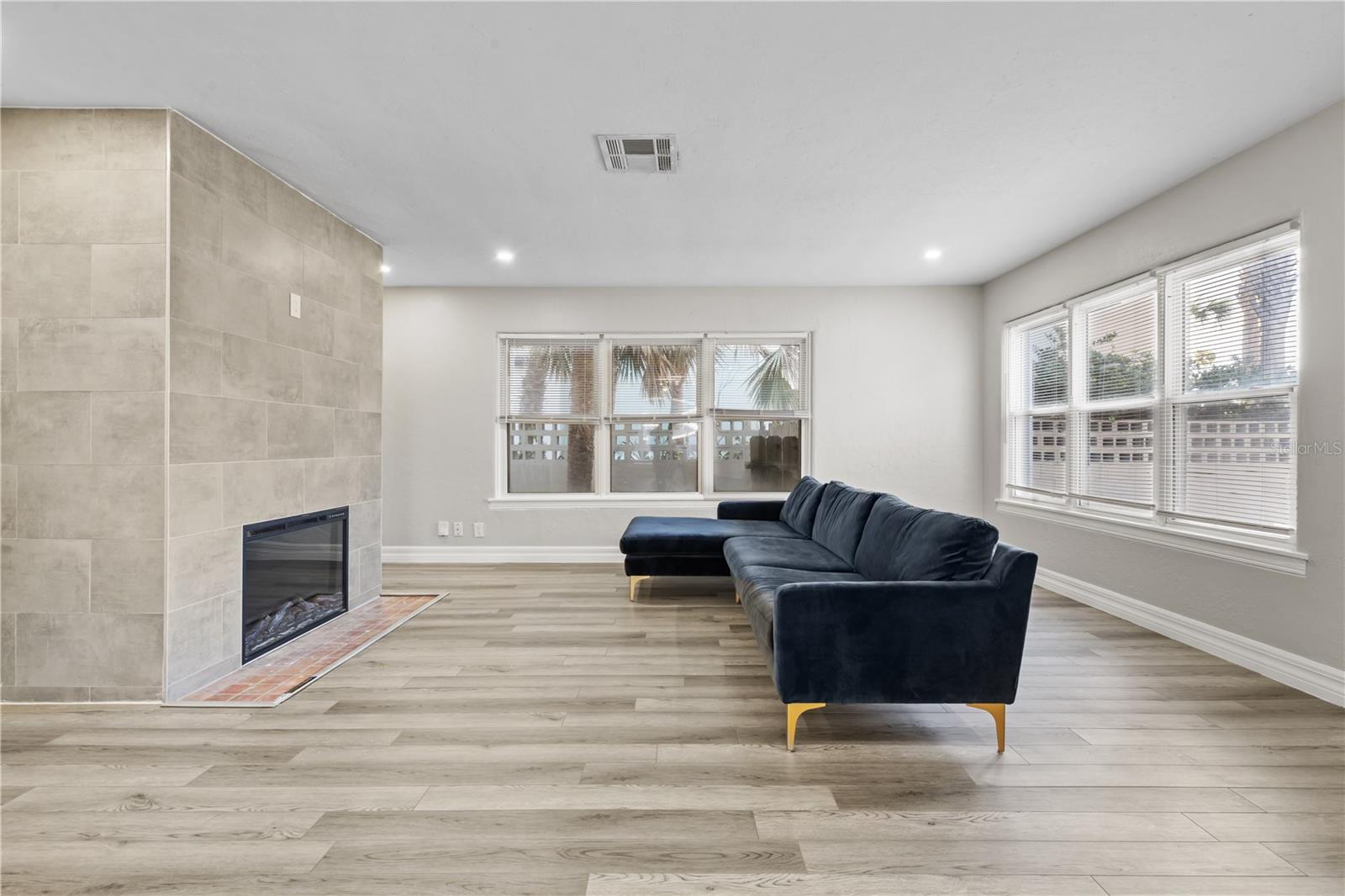 Image 15 of 30 For 718 Grandview Avenue