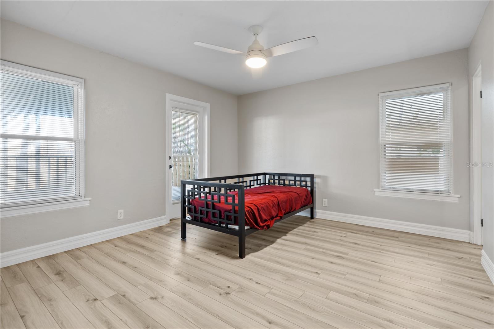 Image 21 of 30 For 718 Grandview Avenue
