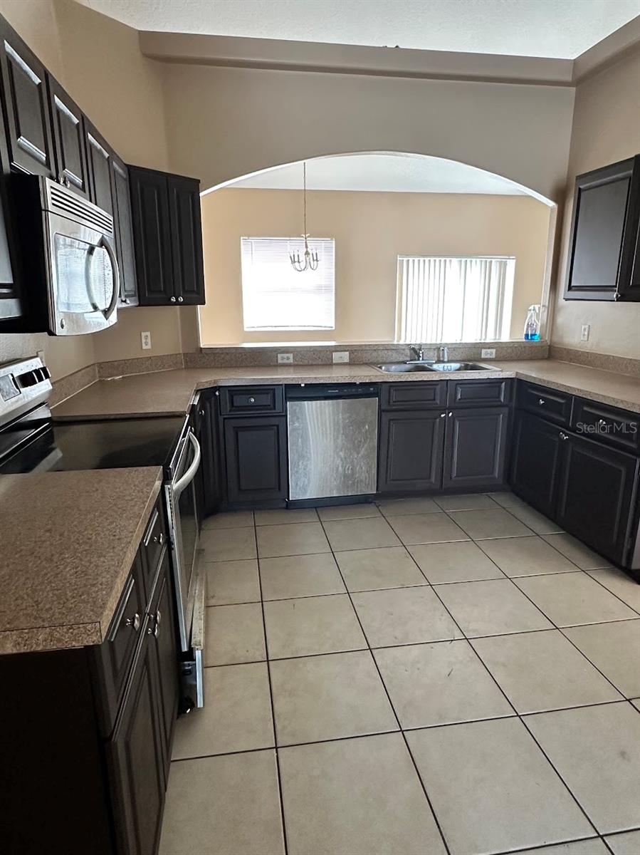 Image 11 of 29 For 975 Gascony Court