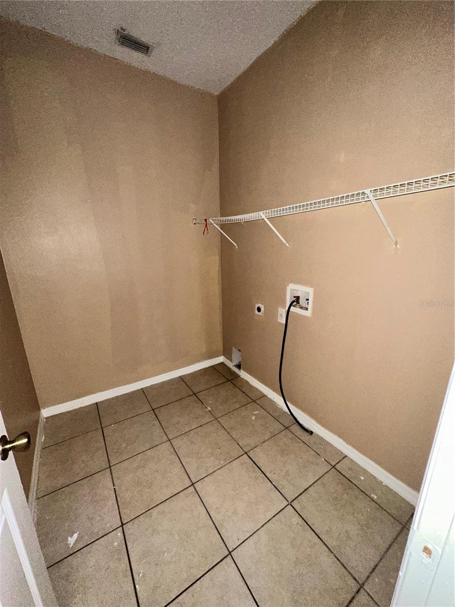 Image 13 of 29 For 975 Gascony Court