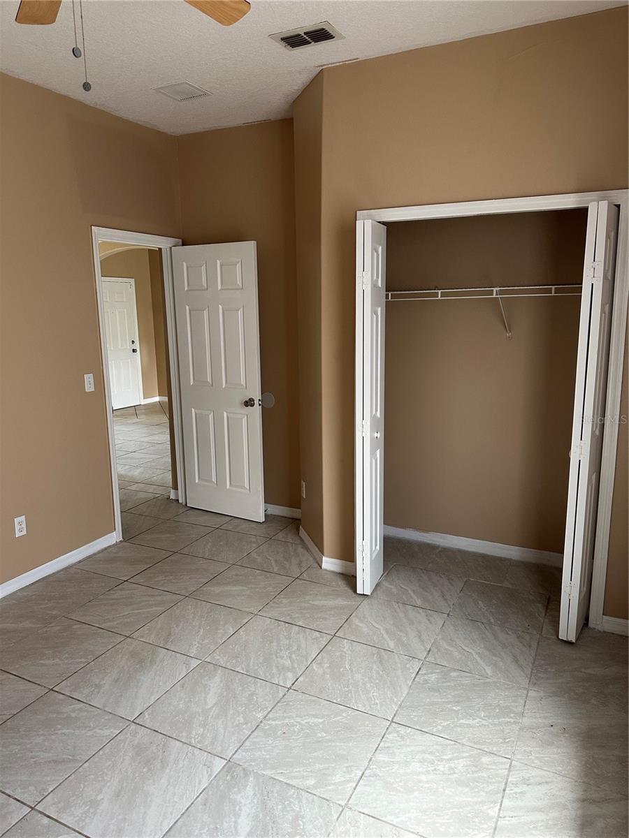 Image 14 of 29 For 975 Gascony Court