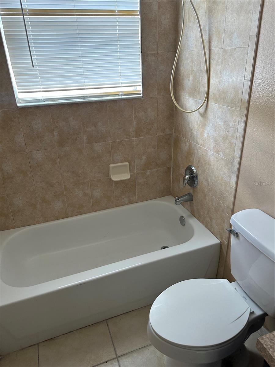 Image 18 of 29 For 975 Gascony Court