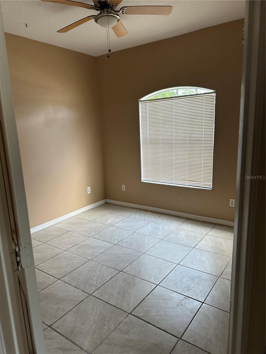 Image 20 of 29 For 975 Gascony Court