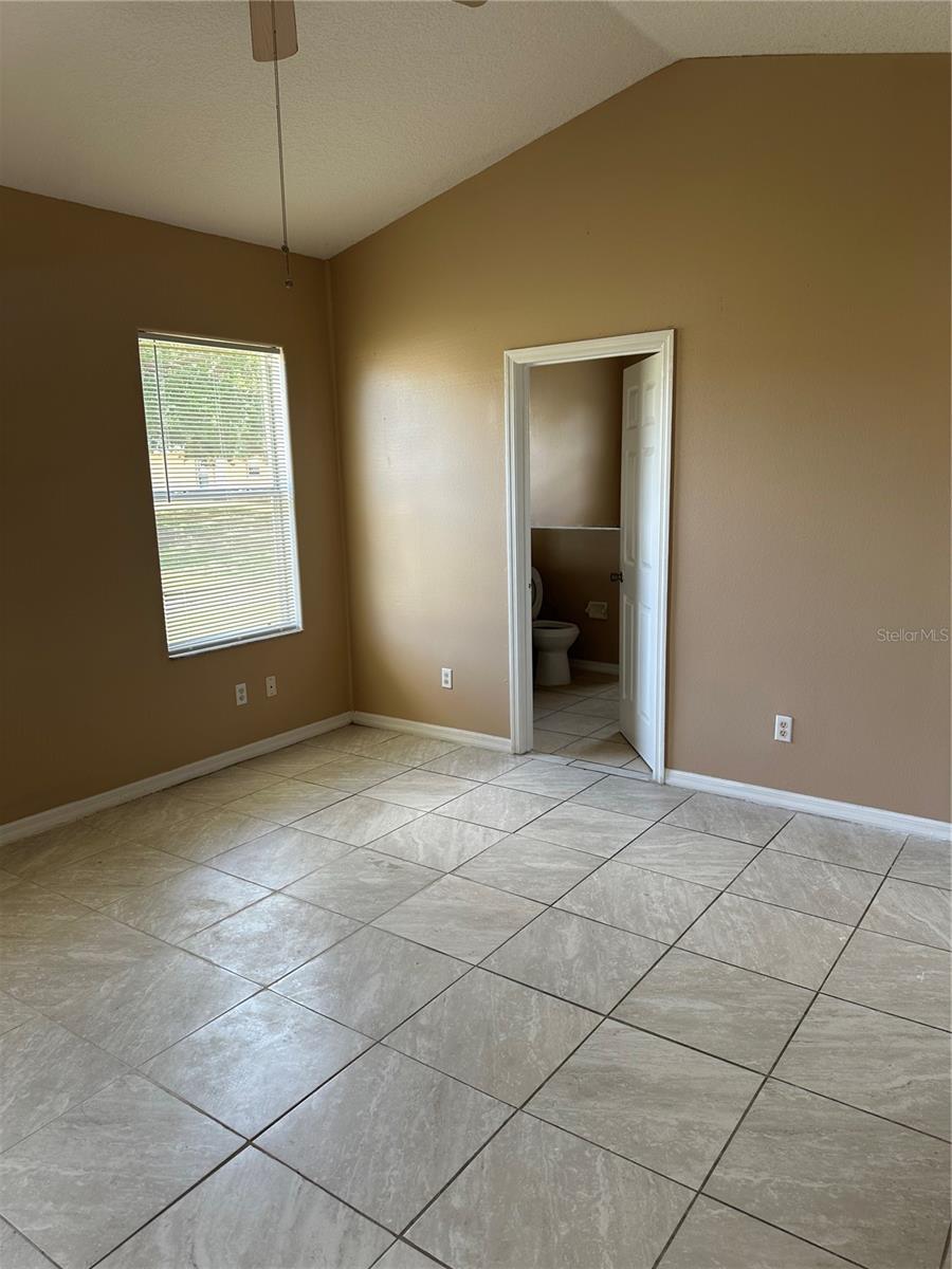 Image 22 of 29 For 975 Gascony Court