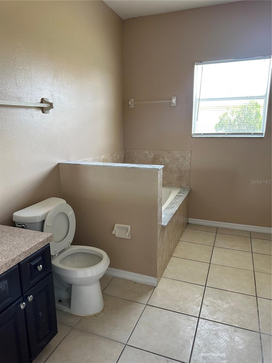 Image 24 of 29 For 975 Gascony Court