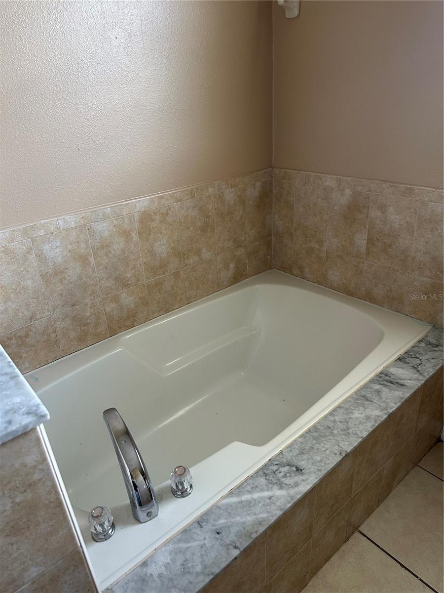 Image 26 of 29 For 975 Gascony Court