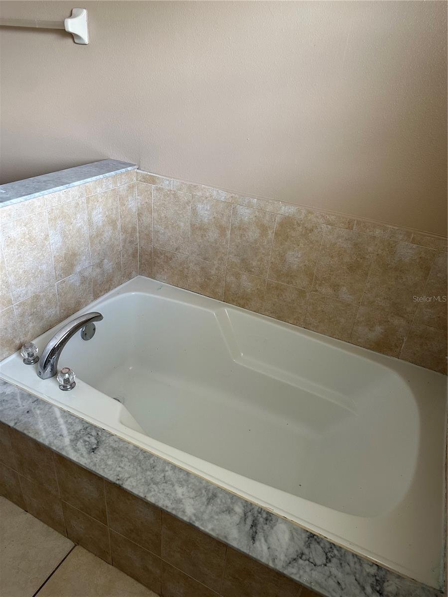 Image 27 of 29 For 975 Gascony Court