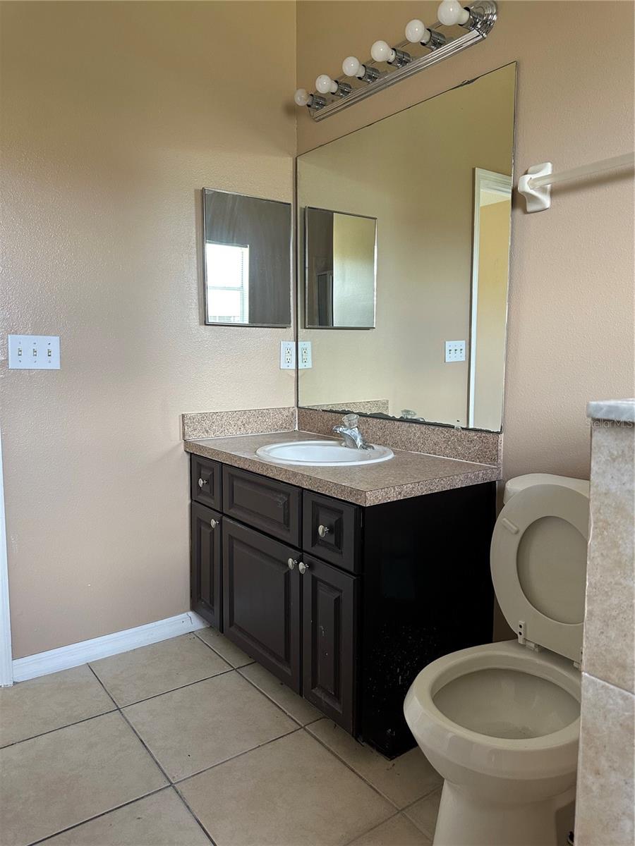 Image 28 of 29 For 975 Gascony Court