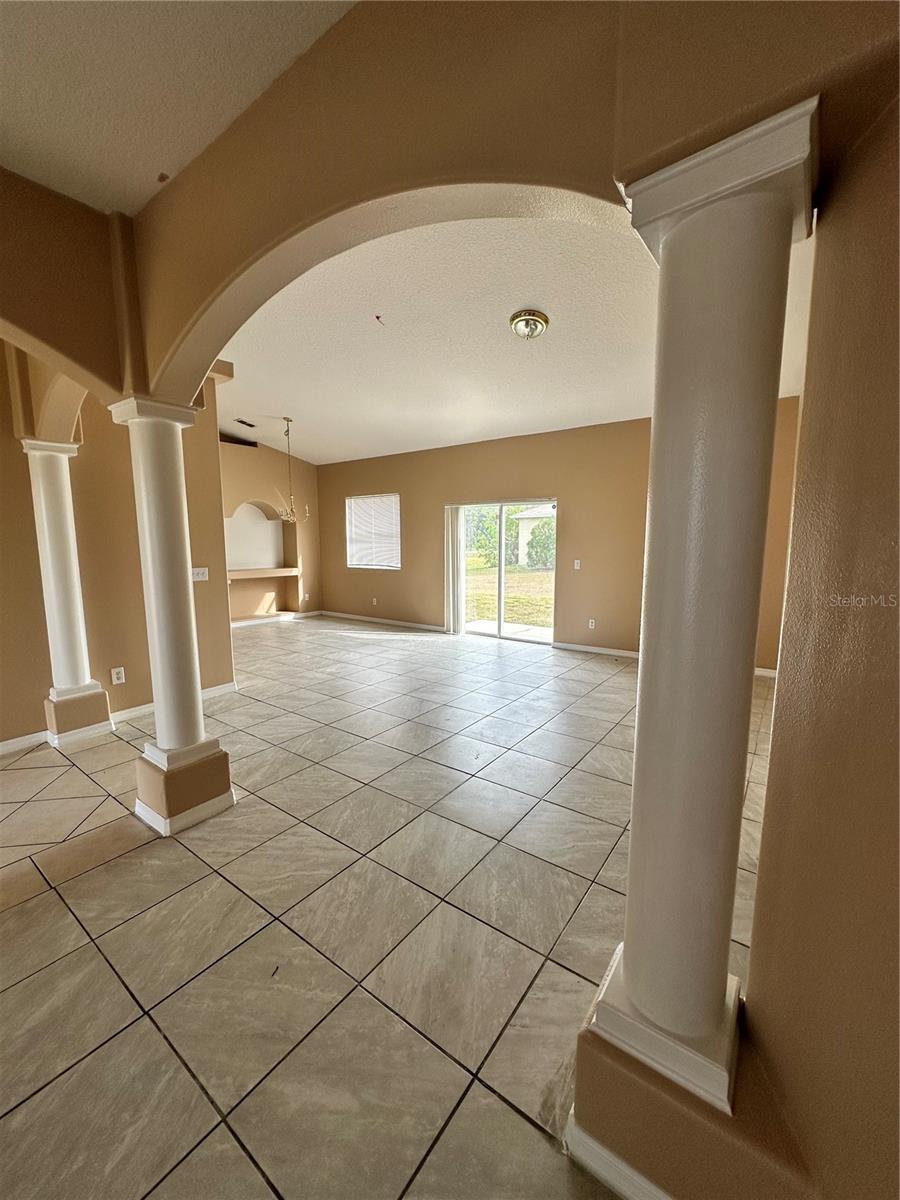 Image 6 of 29 For 975 Gascony Court