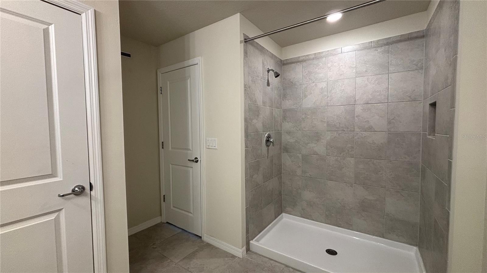 Image 21 of 27 For 4556 Sparkling Shell Avenue
