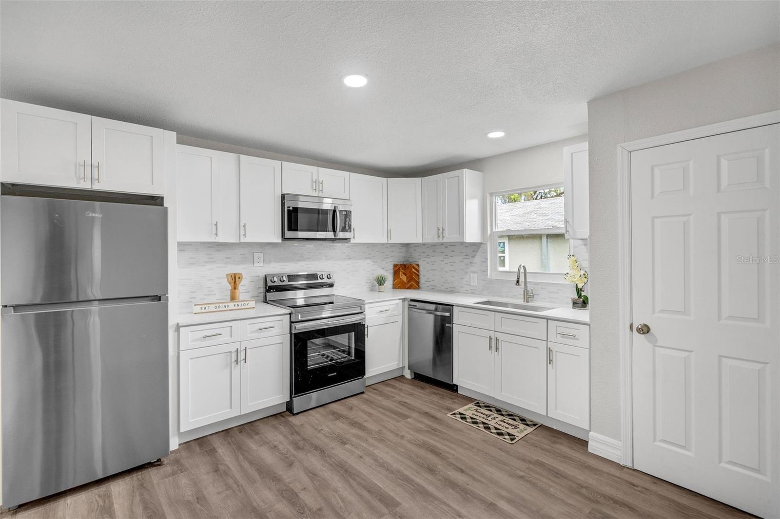 Image 12 of 30 For 224 Singleton Avenue