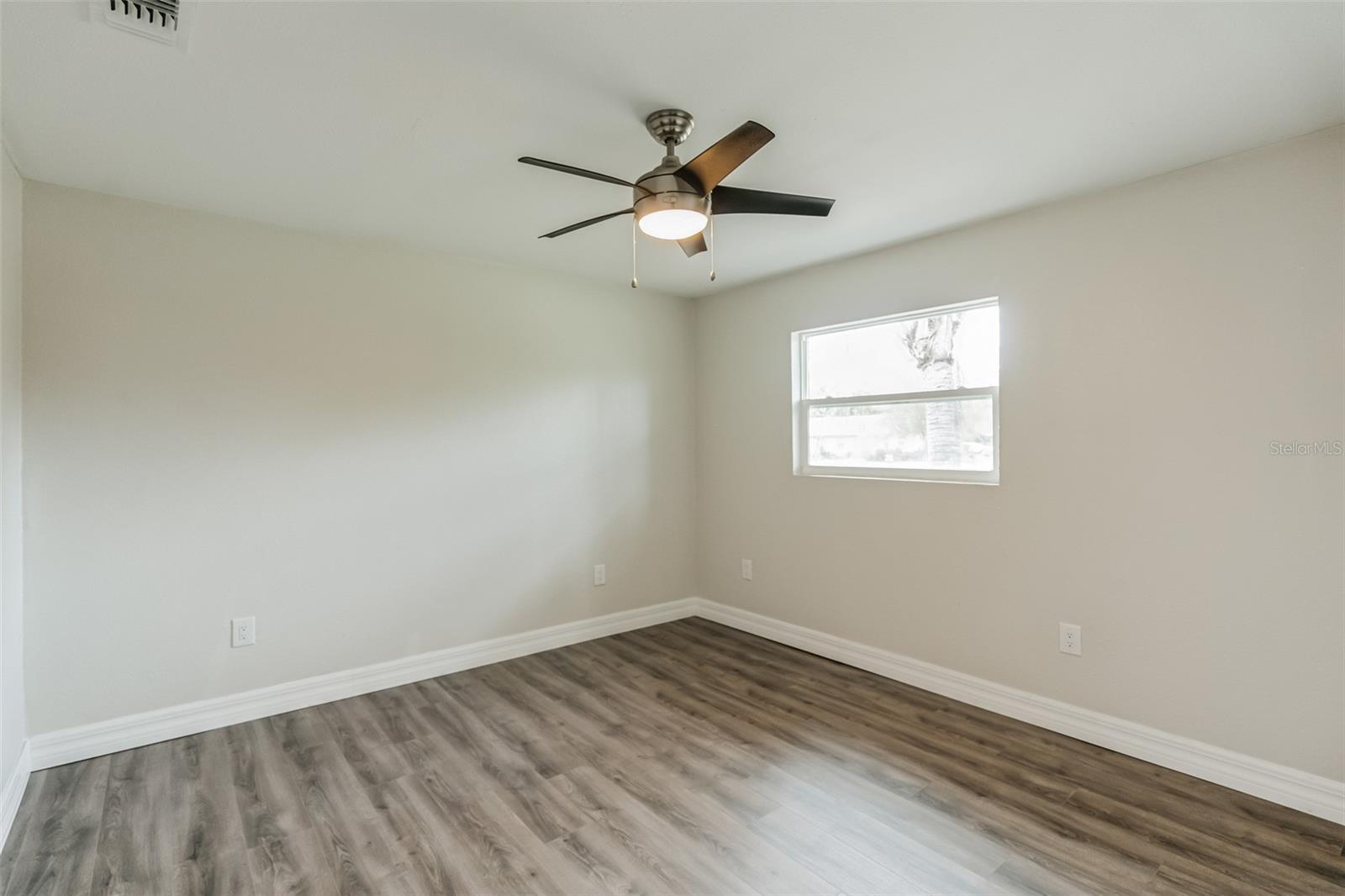 Image 13 of 30 For 224 Singleton Avenue