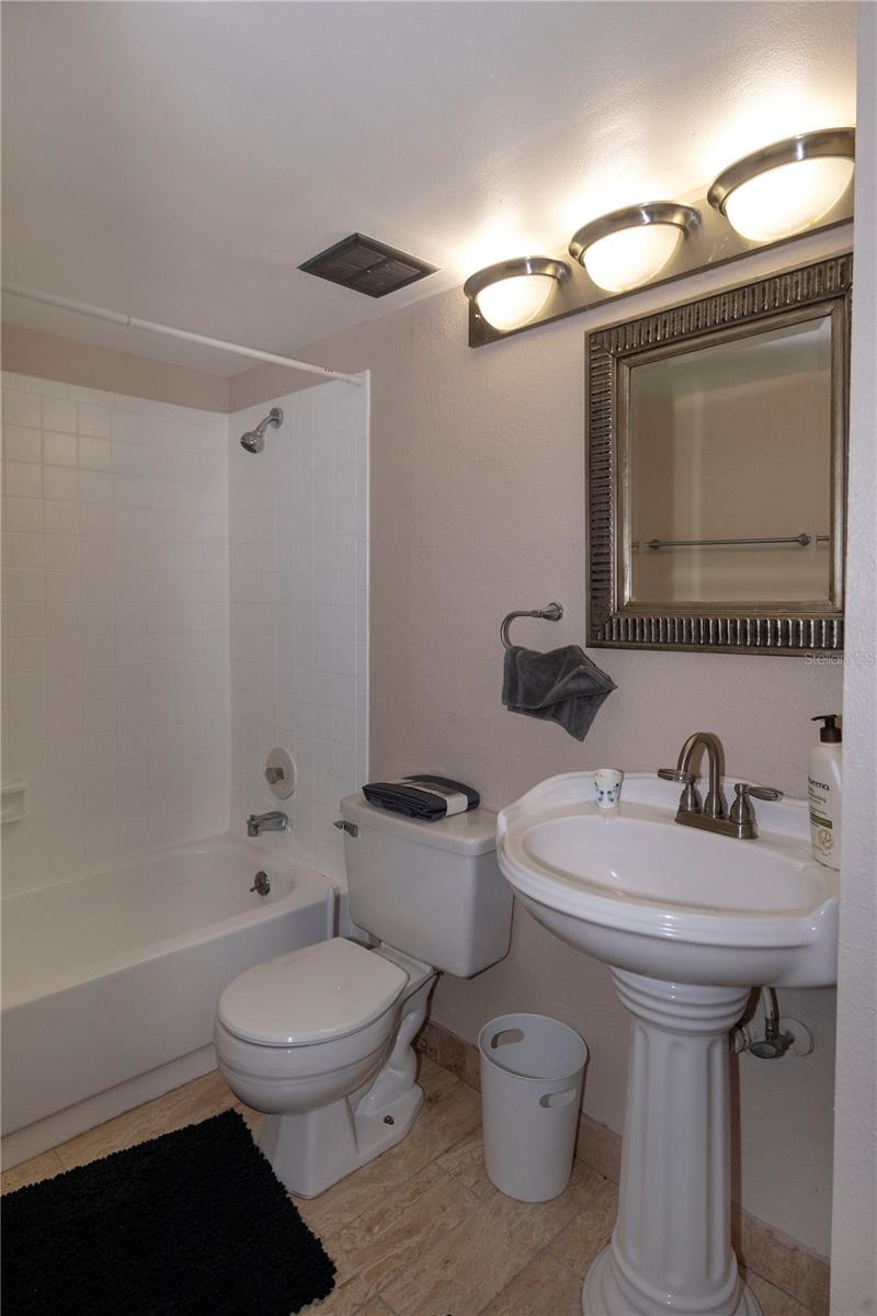 Image 17 of 19 For 246 Orienta Point Street 246