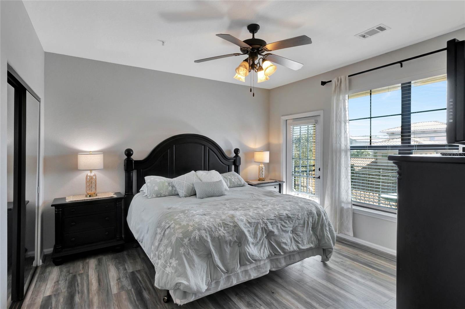 Image 11 of 16 For 904 Charo Parkway 536