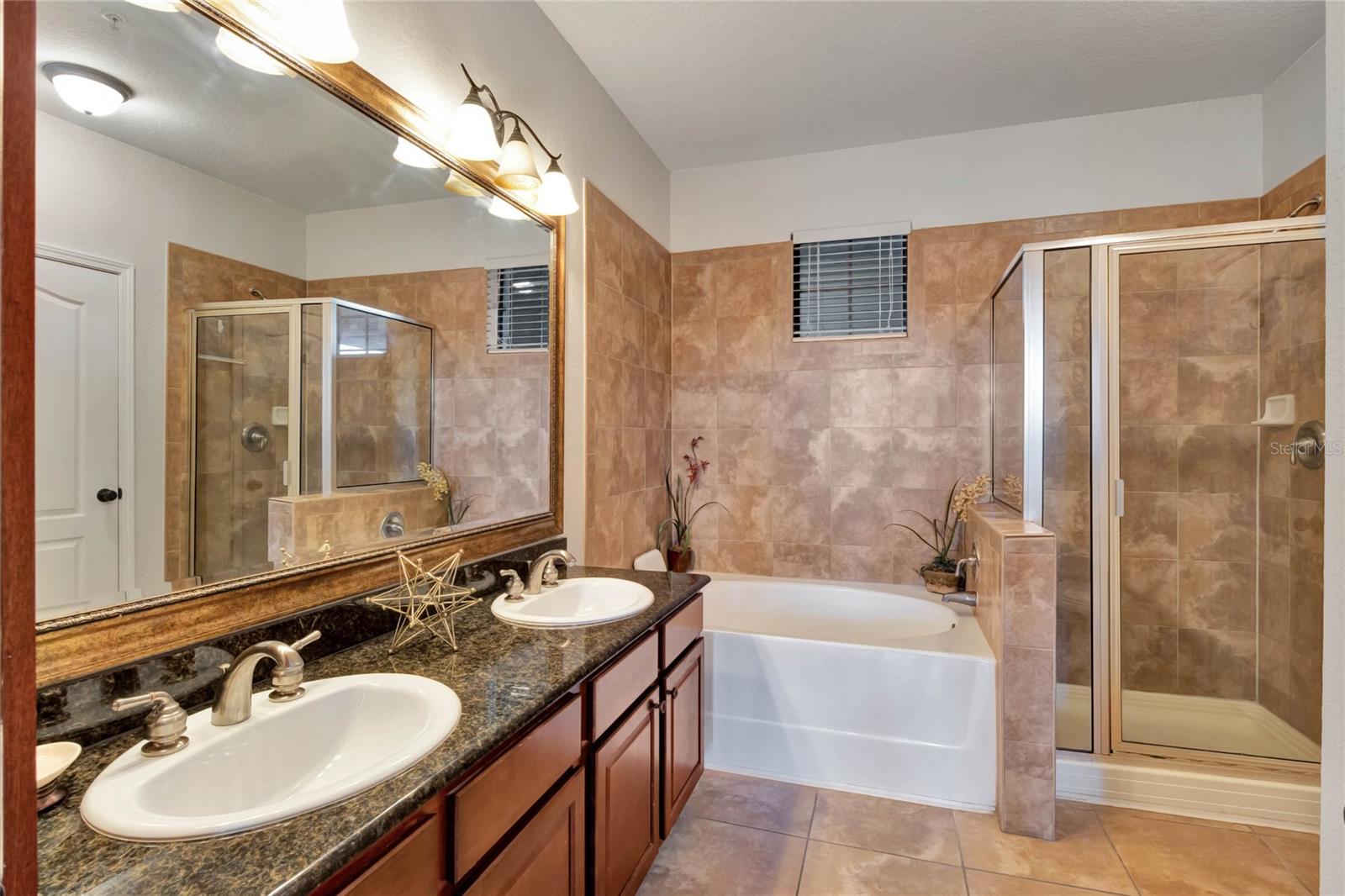 Image 13 of 16 For 904 Charo Parkway 536