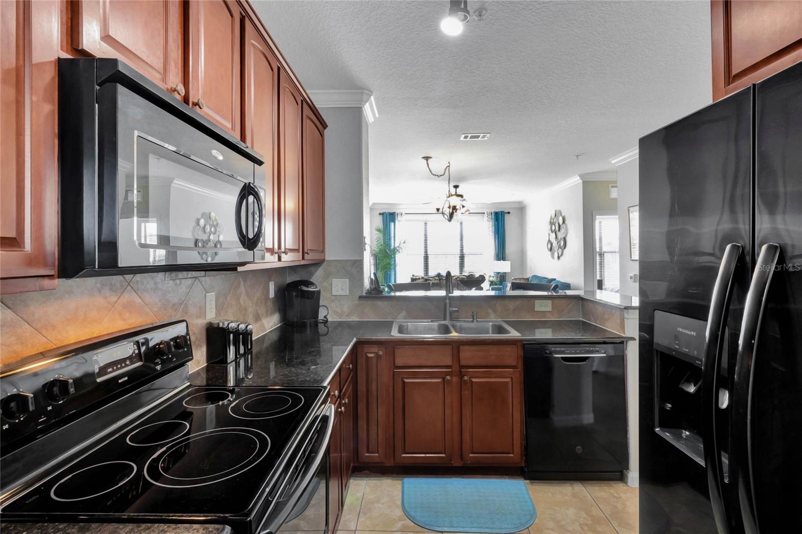 Image 3 of 16 For 904 Charo Parkway 536