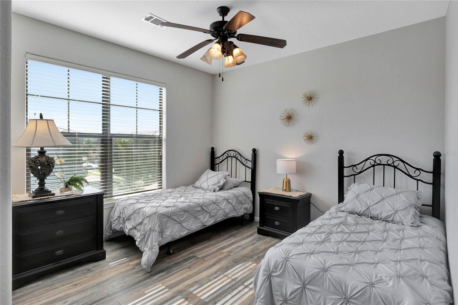 Image 9 of 16 For 904 Charo Parkway 536