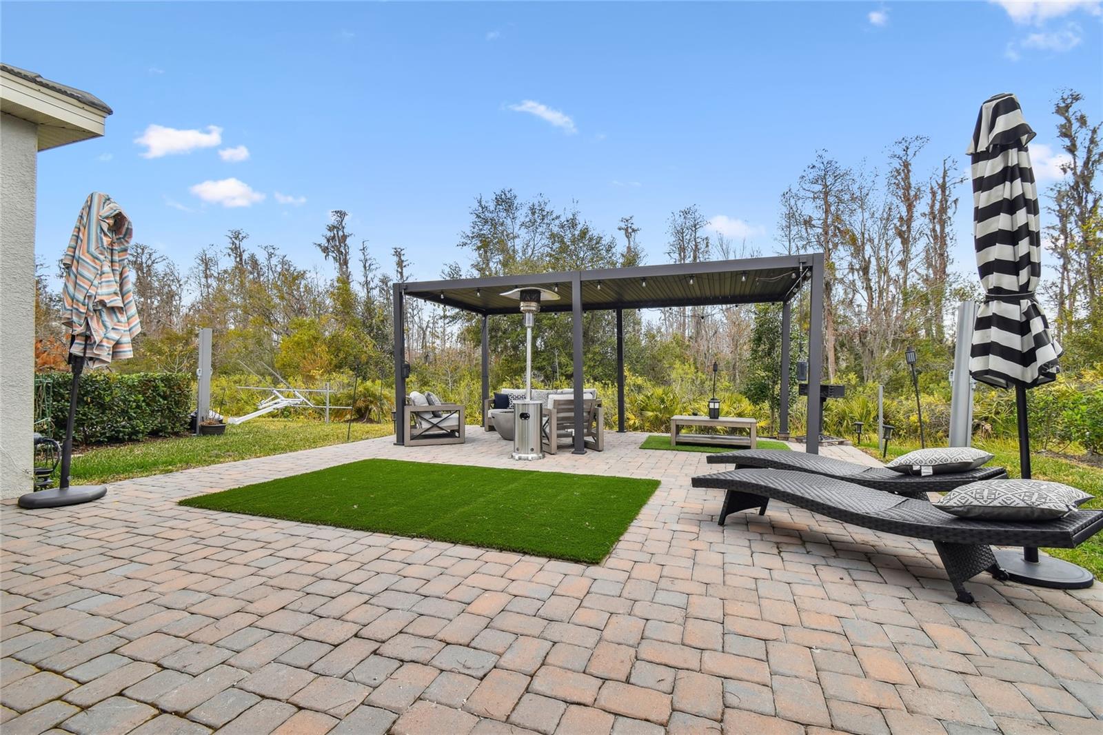 Listing photo id 66 for 3135 Great Banyan Way