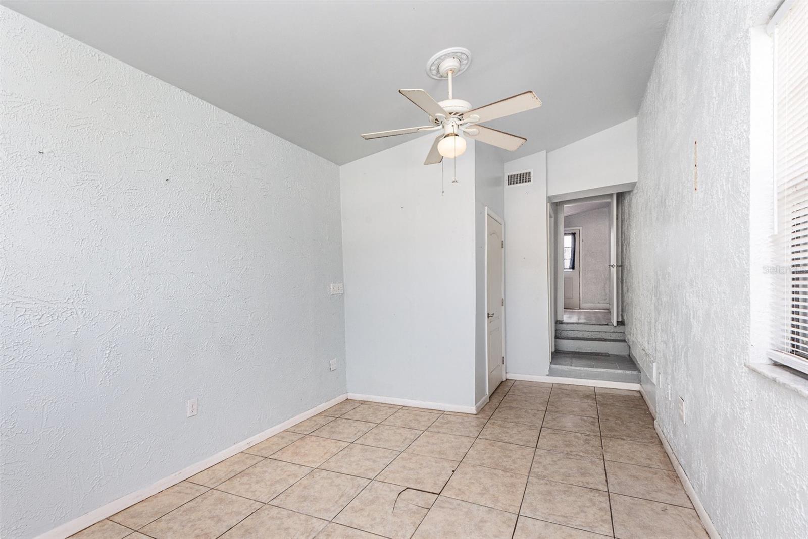 Image 14 of 29 For 809 Kensington Drive