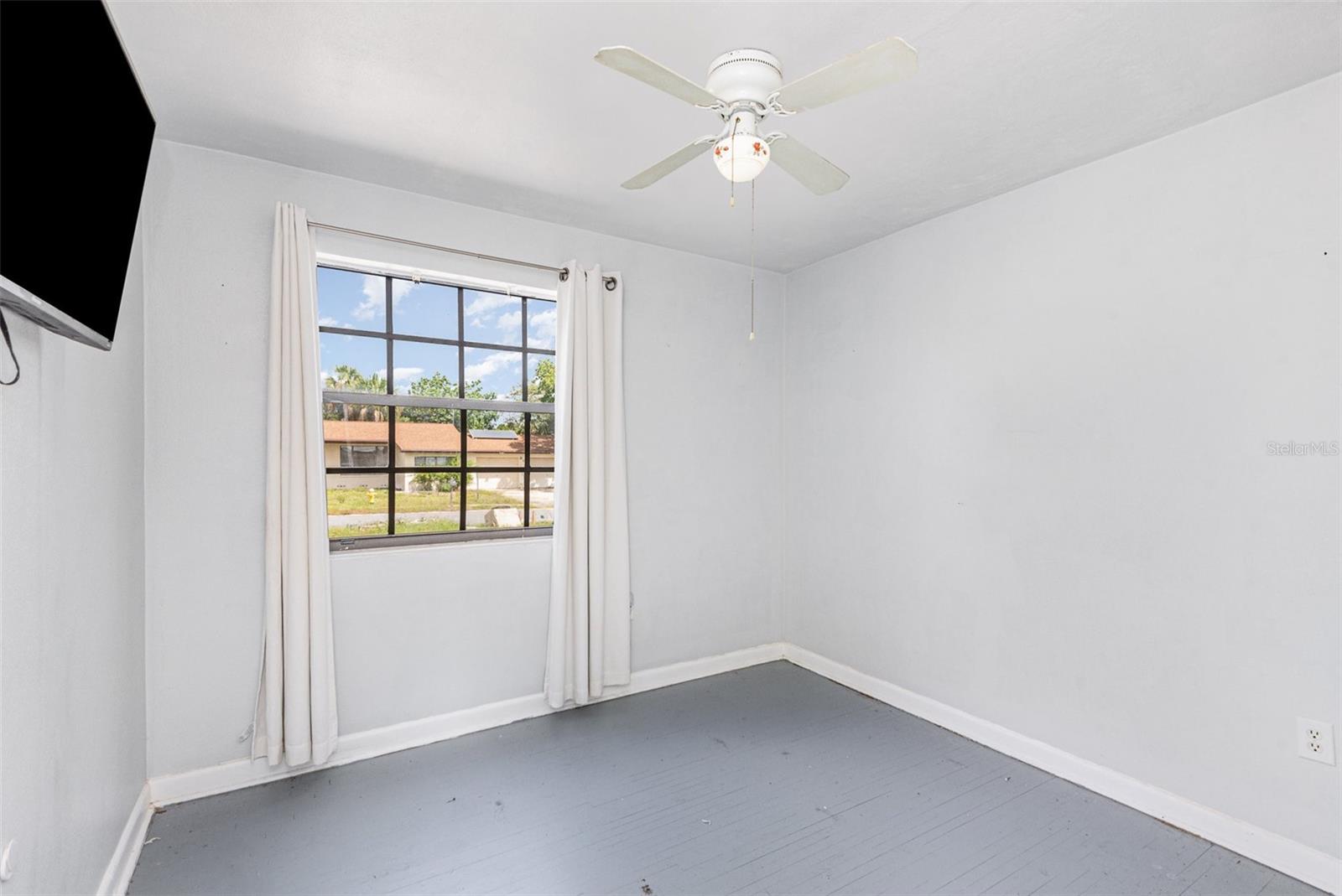 Image 16 of 29 For 809 Kensington Drive