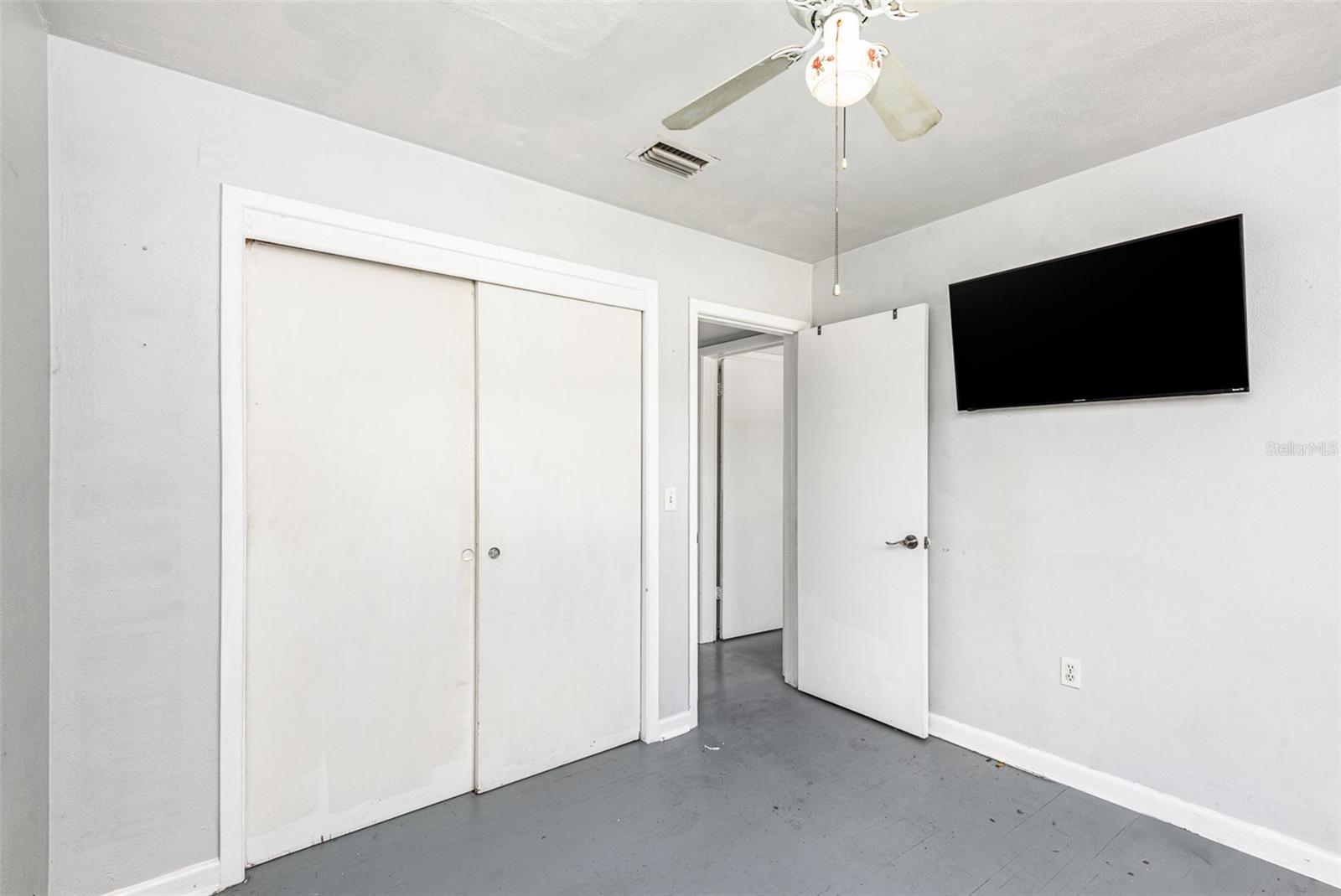Image 17 of 29 For 809 Kensington Drive