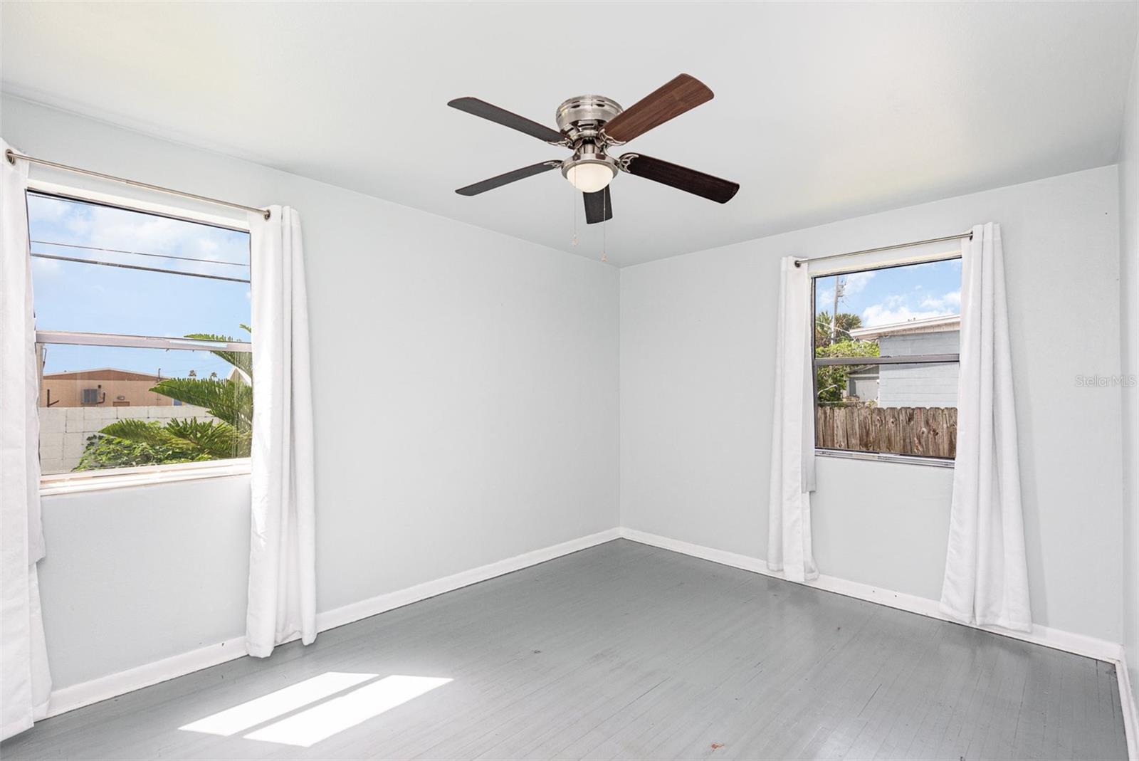 Image 20 of 29 For 809 Kensington Drive