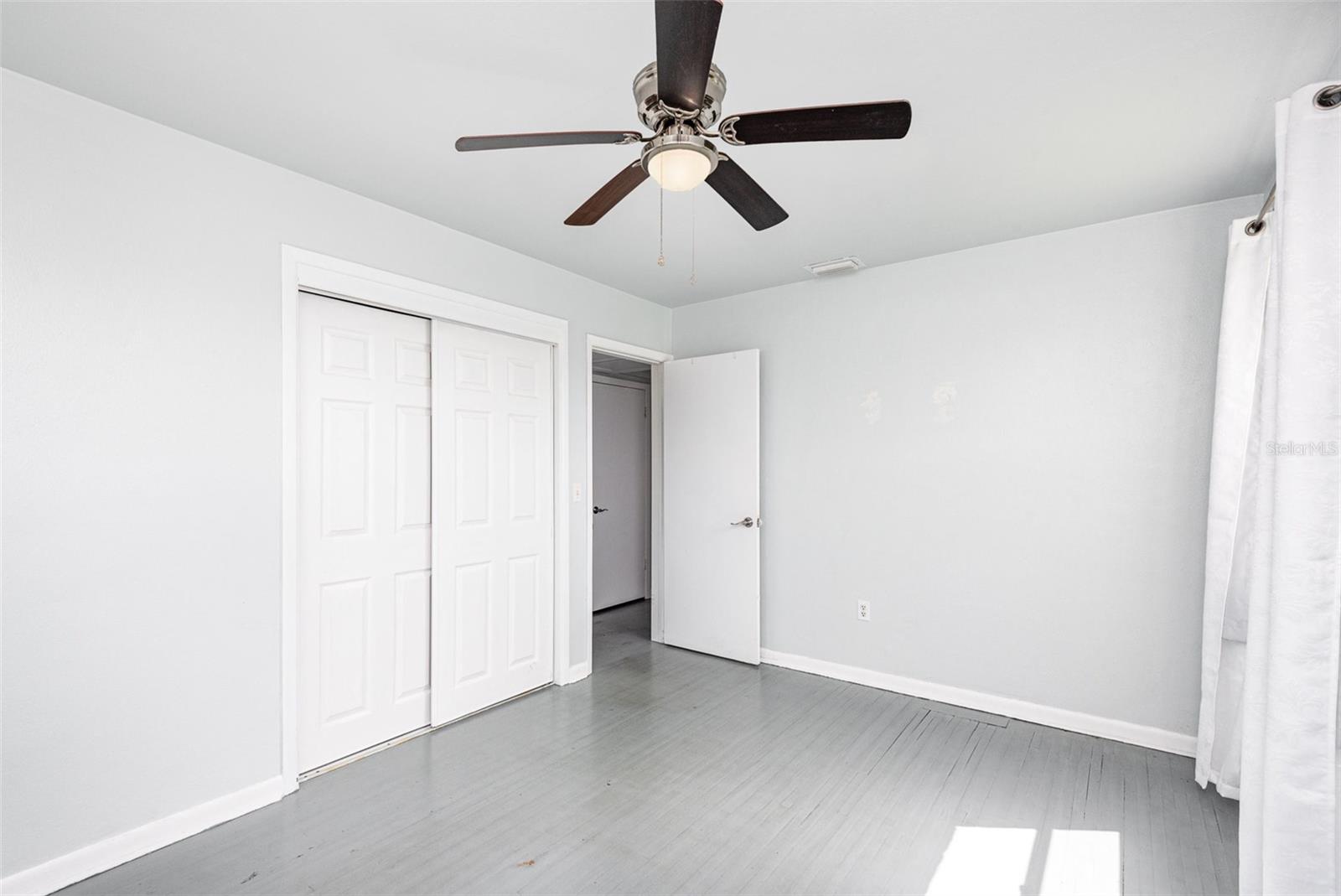 Image 21 of 29 For 809 Kensington Drive