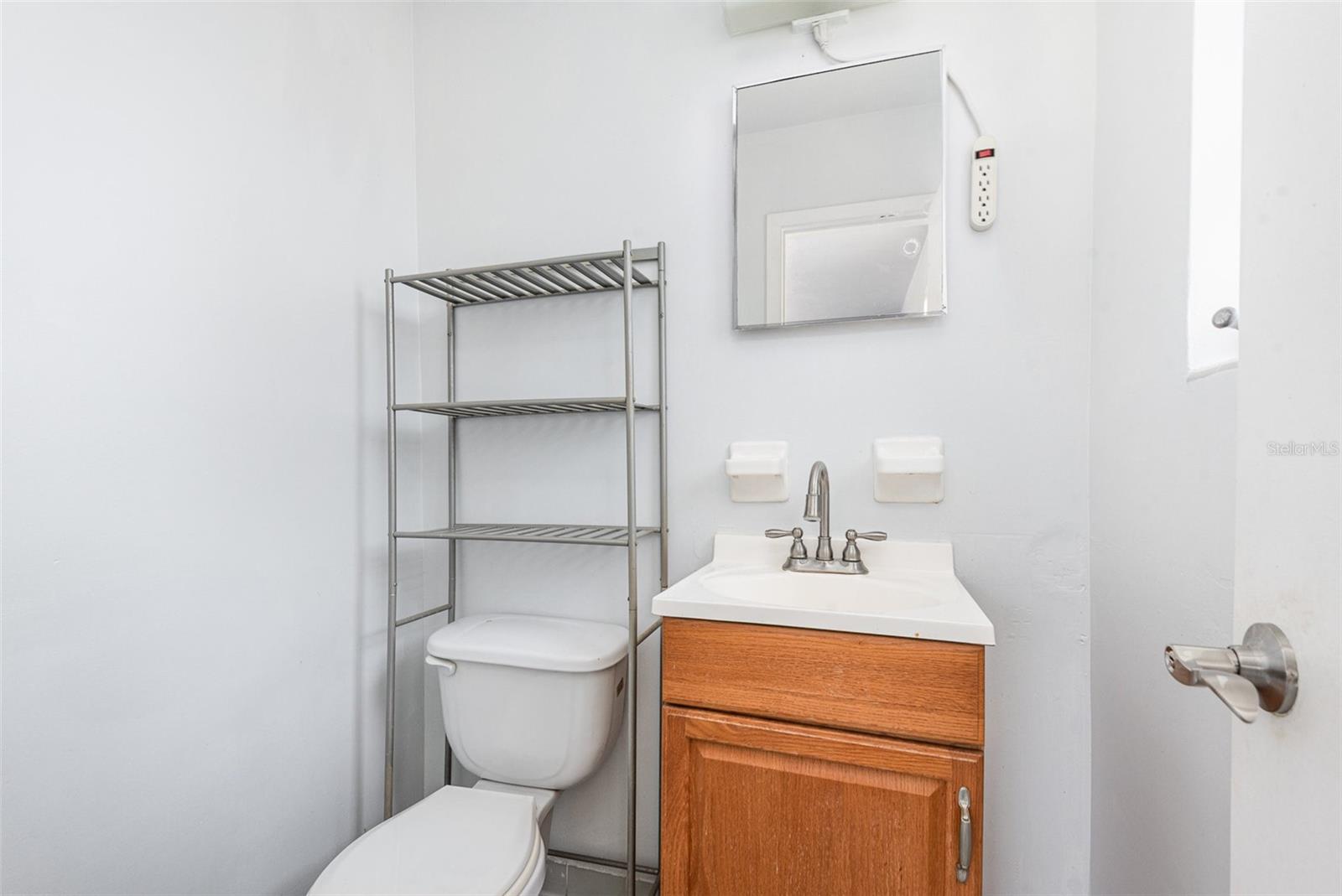 Image 22 of 29 For 809 Kensington Drive