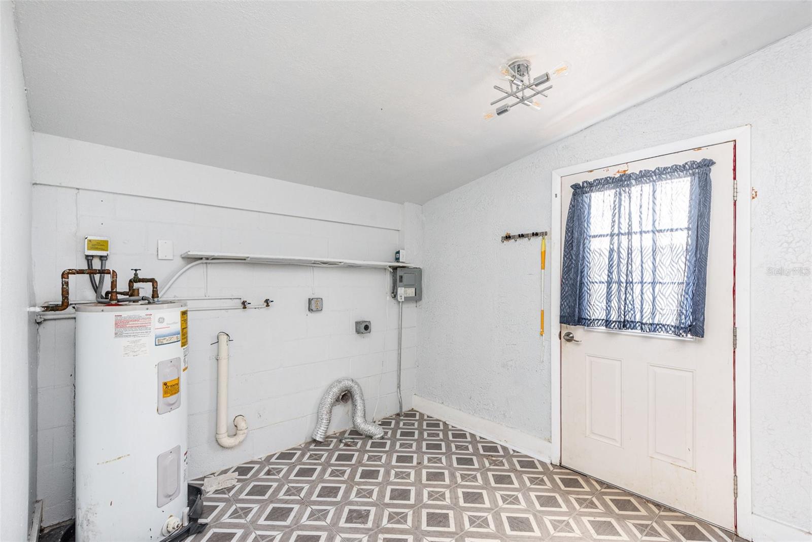 Image 24 of 29 For 809 Kensington Drive