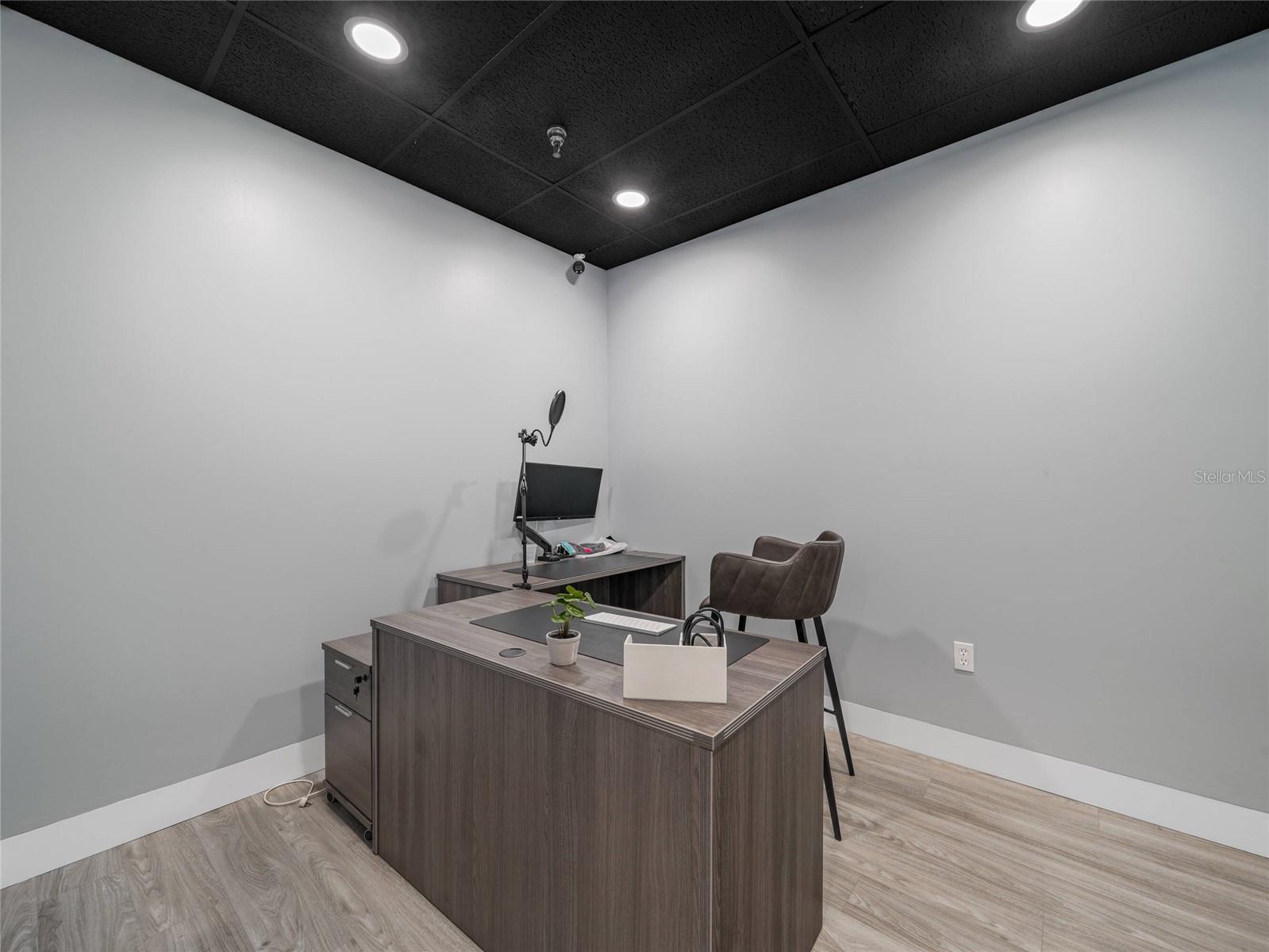 Image 3 of 11 For 670 Orlando Avenue 202