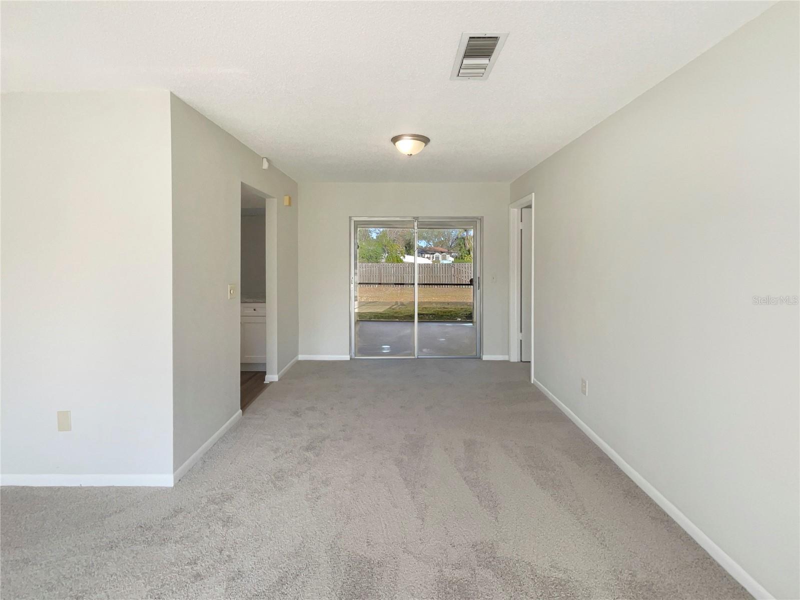 Listing photo id 11 for 14315 Knoll Ridge Drive