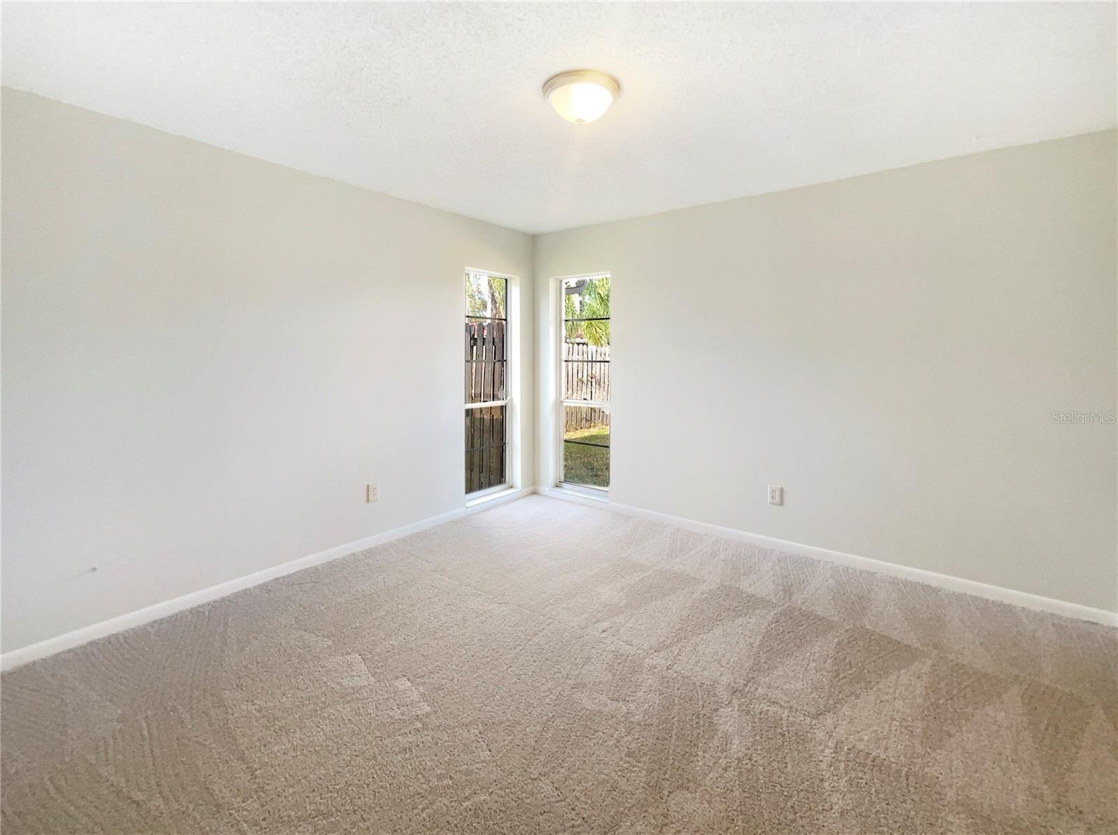 Listing photo id 16 for 14315 Knoll Ridge Drive