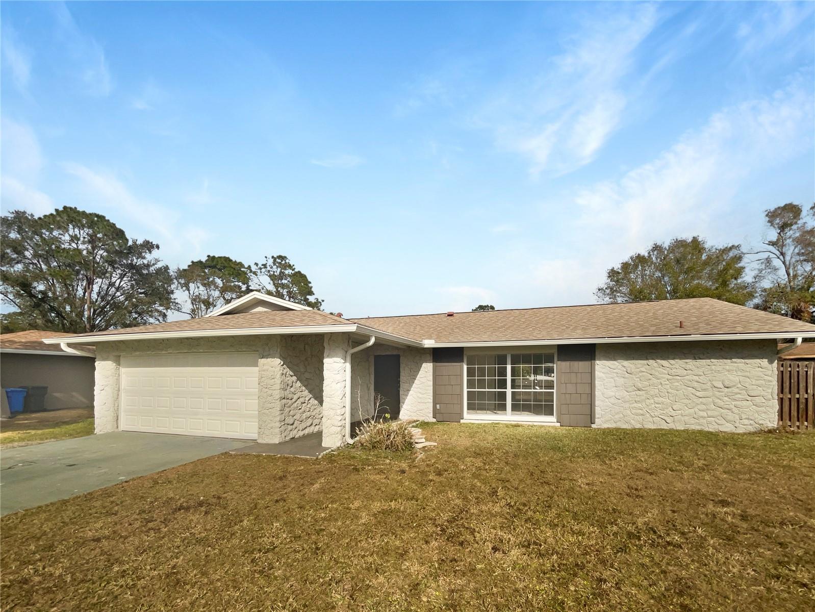 Listing photo id 0 for 14315 Knoll Ridge Drive