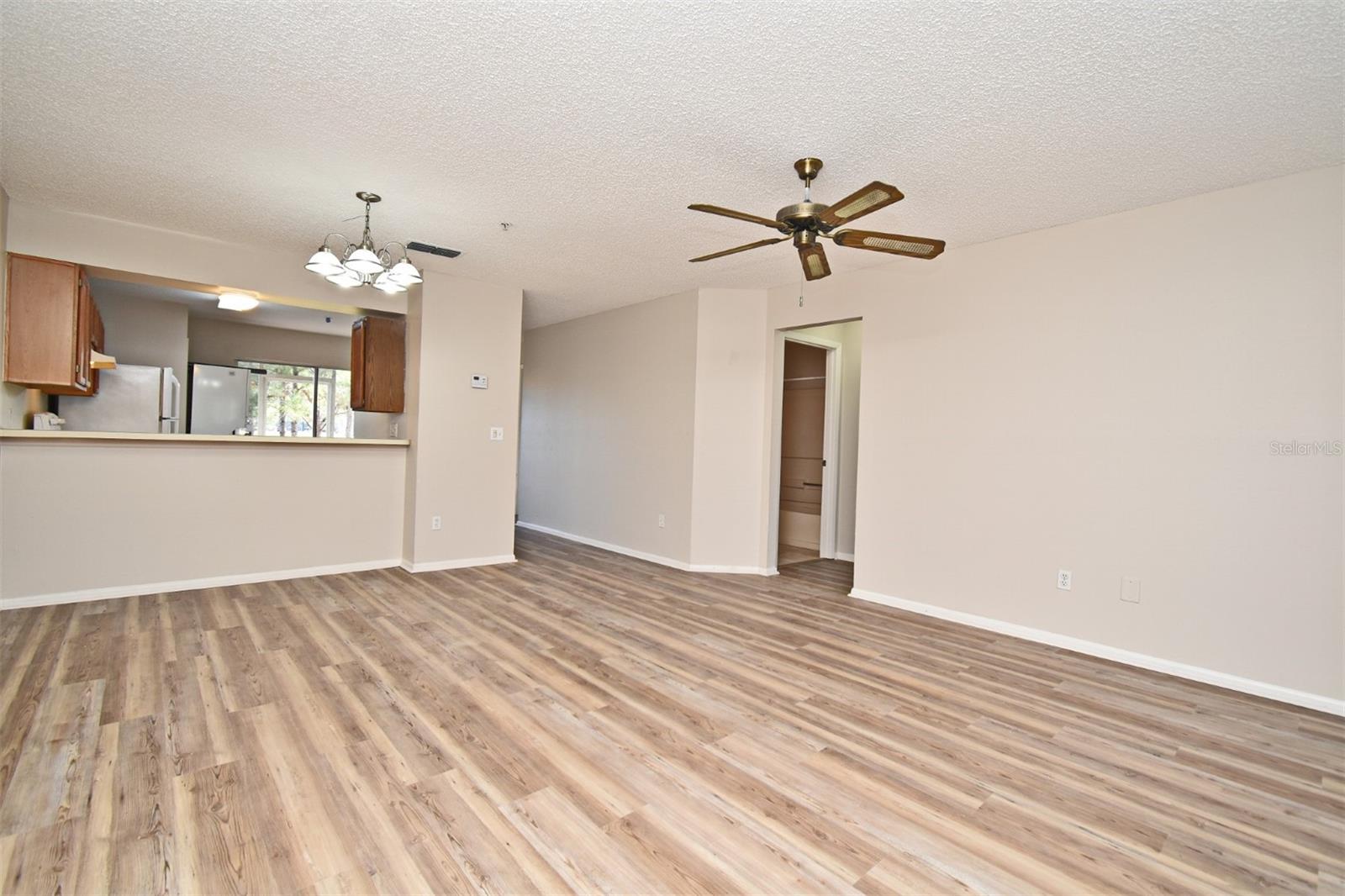 Image 3 of 30 For 144 Reserve Circle 112