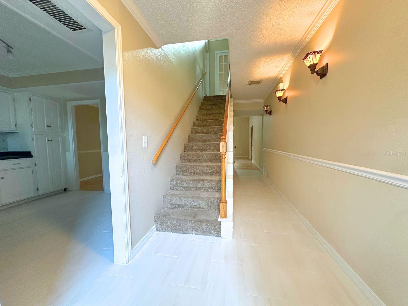 Image 11 of 33 For 816 Laurel Avenue 1