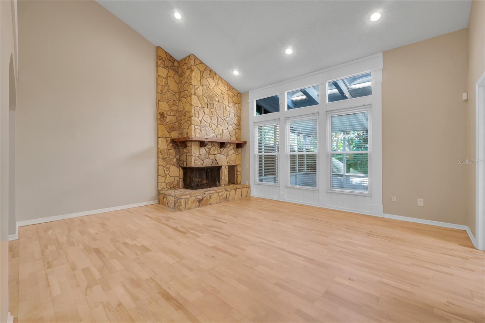 Image 4 of 33 For 816 Laurel Avenue 1