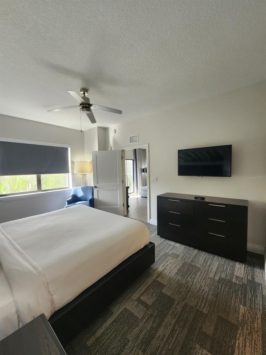 Image 22 of 31 For 14501 Grove Resort Avenue 2340